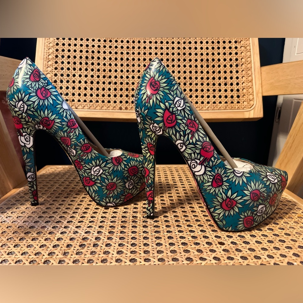 Taylor Says WONDERLAND Colorful Graphic Heels - Picture 9 of 9